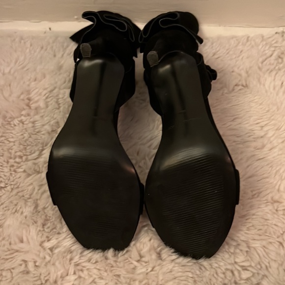 Kendall + Kylie Heeled Sandals 🖤 - Picture 4 of 5